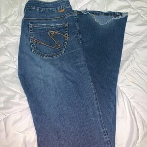 Silver Jeans Women’s Size 30x35 Toni Blue Distressing/Wear On Bottoms